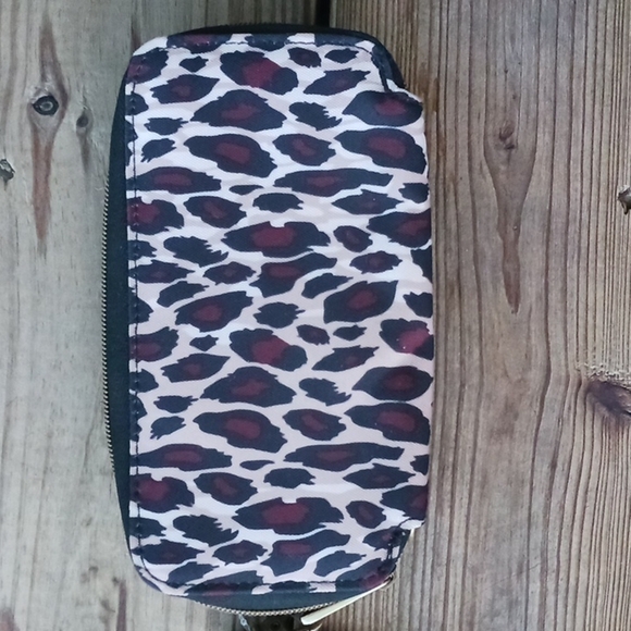 Travelon deluxe animal print wristlet - Picture 3 of 10